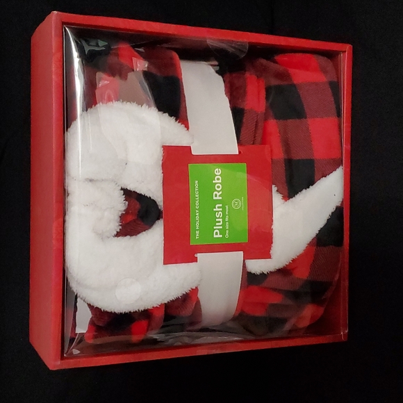 MARTHA STEWART COLLECTION Plush Buffalo Check Bath Robe - Picture 2 of 4